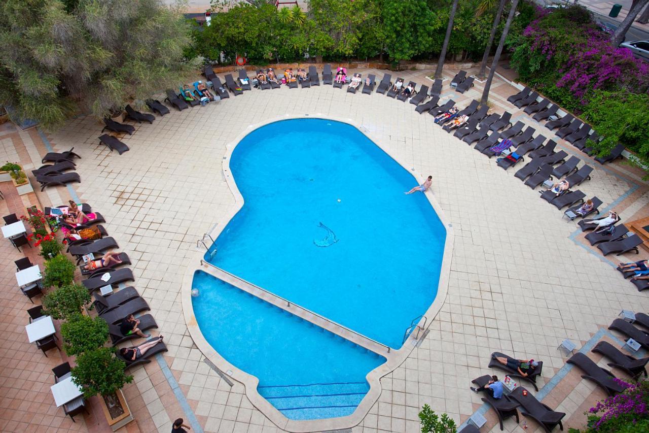 Camera Matrimoniale con Vista Piscina